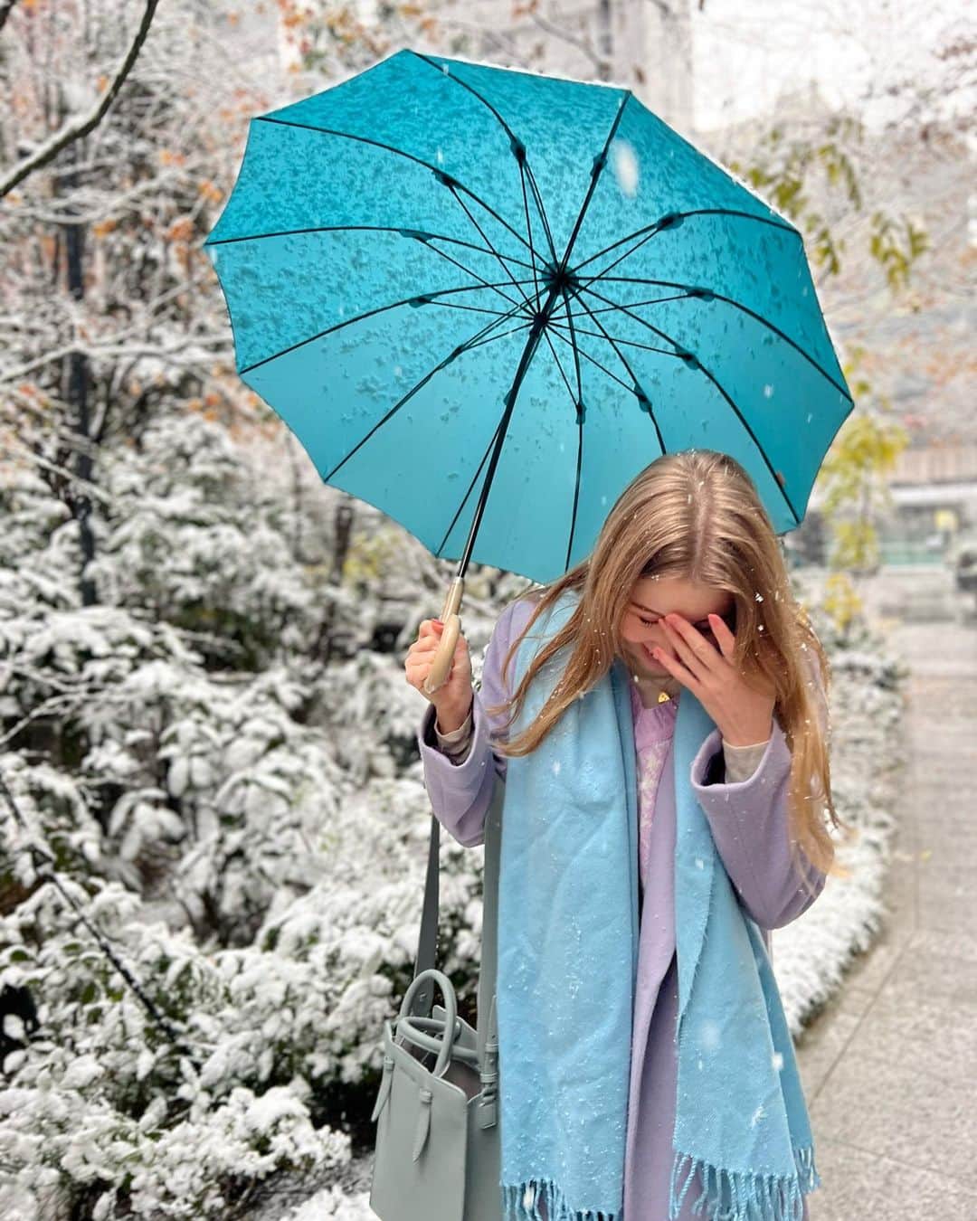 アシヤさんのインスタグラム写真 - (アシヤInstagram)「東京で新年早々大雪！！！❄️❄️❄️ 天気予報を見ててもまさかこんな降るって信じなかった！雪国の人からしたら大喜び☺️」1月6日 22時04分 - ashiya74