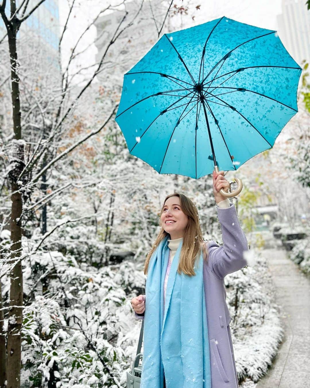 アシヤさんのインスタグラム写真 - (アシヤInstagram)「東京で新年早々大雪！！！❄️❄️❄️ 天気予報を見ててもまさかこんな降るって信じなかった！雪国の人からしたら大喜び☺️」1月6日 22時04分 - ashiya74