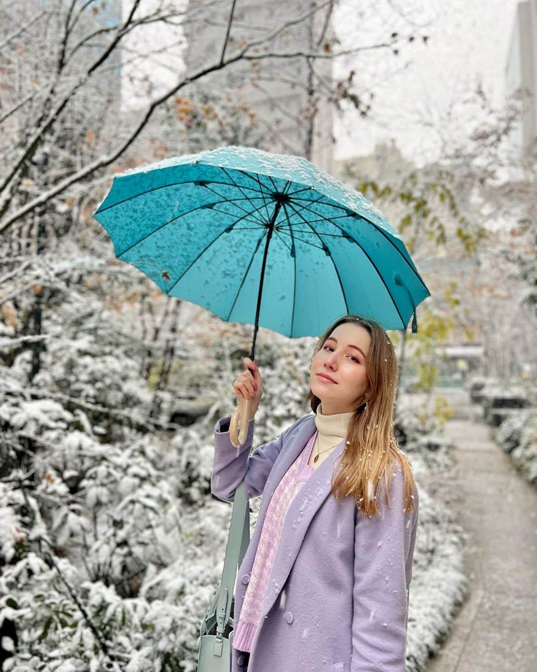 アシヤさんのインスタグラム写真 - (アシヤInstagram)「東京で新年早々大雪！！！❄️❄️❄️ 天気予報を見ててもまさかこんな降るって信じなかった！雪国の人からしたら大喜び☺️」1月6日 22時04分 - ashiya74