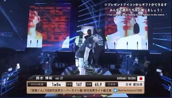 鈴木博昭のインスタグラム：「今回  本当にたくさんの方のお力添えでこの舞台に立ち、闘う事が出来ました。  海外の舞台に夢を持ち、フリーランスとして活動し、その後に独立。  コロナ禍に見舞われた時、立場もあり海外挑戦を断念すべきか否かを悩み抜いていた時期。  打撃をやりに来ていたサトシとクレベルと関わっていた事もあり、それが後押しとなってボンサイ柔術に通わせていただく事に。  この半年で凄く濃い関係になったと自認してます。 本当にありがとう！ @robertosatoshi  @kleber_koike   そしてMMA挑戦に加え、まさかのRIZIN参戦が出来て、その中でも日本最大の舞台で注目される闘いが出来たのも宮島マネージャーのおかげ。 知り合って8年、ホントに実力と気持ちのある良い男です。  改めてありがとうございます！！ @asakura__manager_miyajima   こうやって羅列すると、すべては繋がっていたのかな、と思っています。  格闘家としては高齢に差し掛かりましたが、ここ３年と少々でようやく環境が整い、今まさに過去最高の環境が出来上がりました。  年末の試合での結果は出せなかったけど、マネージャーからRIZINの話を貰って5ヶ月。 MMAの練習を始めて4ヶ月。 ルーティーンが出来て1.2ヶ月。  石の上にも３年という言葉にもある通り、やり続けて染み込ませます。  また今年はよりレベルアップするぞー！！  そして新たな動きが出来るので、育成に対して今まで出来なかった事に着手できる。  今後のTEAMが楽しみだ^ ^」