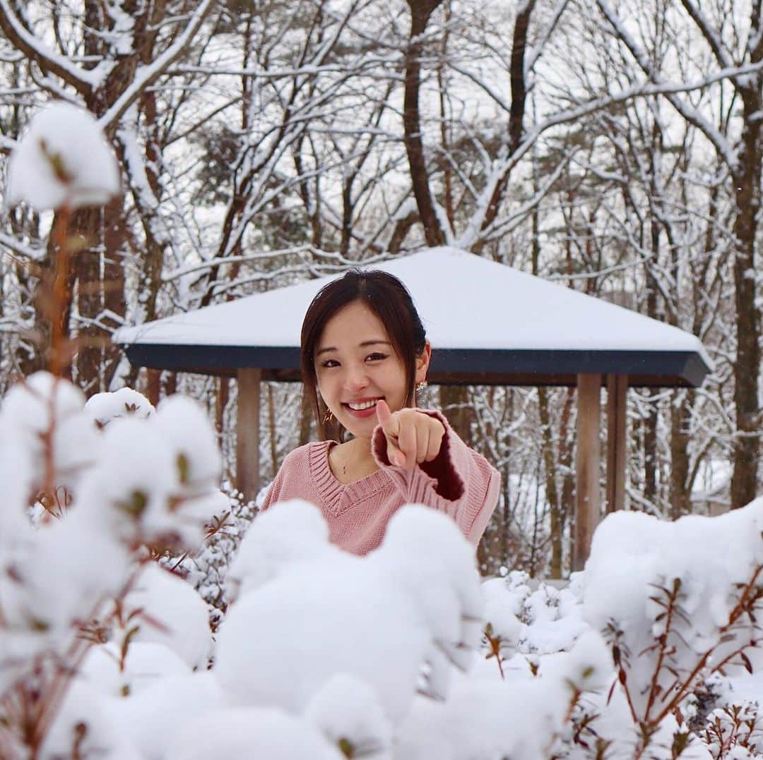 加島ちかえさんのインスタグラム写真 - (加島ちかえInstagram)「今日の東京は雪の華ですね❄️✨ it's snowing!!!!  #今年最初の雪の華を  #眺めているこの時に幸せが溢れ出す #大好きな中島美嘉さんの曲  #風情 #❄❄❄  #写真は投稿していなかった去年あたりのもの #カメラマン城咲仁  #snowseason #winterwonderland❄️  #beautifullview」1月6日 14時17分 - chikaekashima