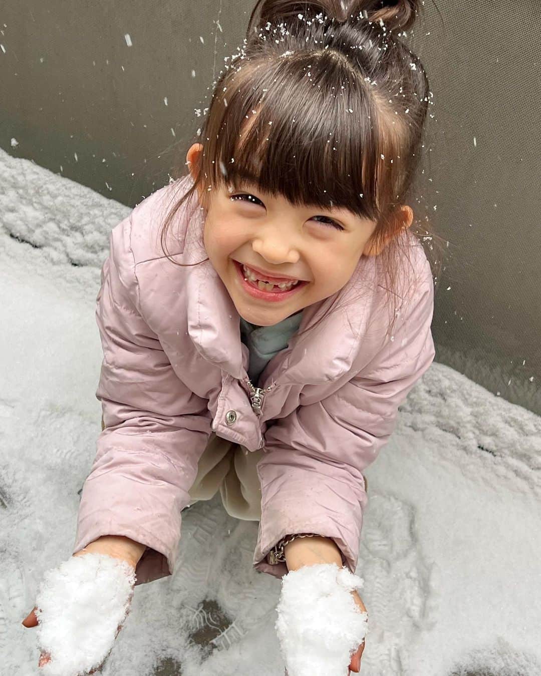 アレン明亜莉クレアさんのインスタグラム写真 アレン明亜莉クレアinstagram Do You Want To Build A Snowman 寒すぎです 初雪 すごい積もってきました 引きこもります 明日地面凍ったら怖いな みなさんお気をつけて