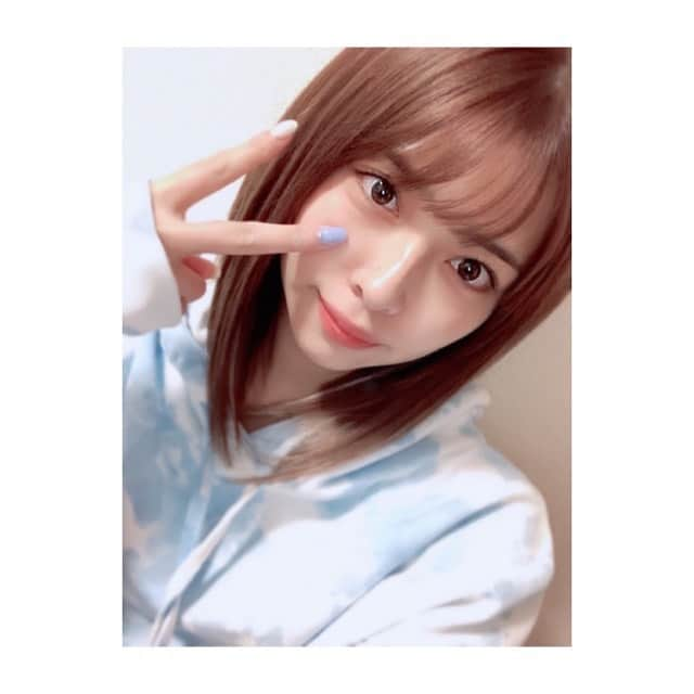 金澤朋子のインスタグラム：「. . 今日は友達のお誕生日。 めでたいねぇ🧁🥂 . #金澤朋子 #友達 #お誕生日おめでとう 💜💙 #素敵な1年を #雪 #びっくり #冬ですね ❄️ #結構前の写真 #自撮り #全然なくてごめんね」