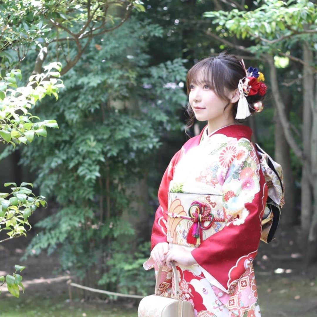 永瀬那奈のインスタグラム：「遅くなりましたが あけましておめでとうございます🌅 今年もよろしくお願いいたします🐯  #2022 #振袖」