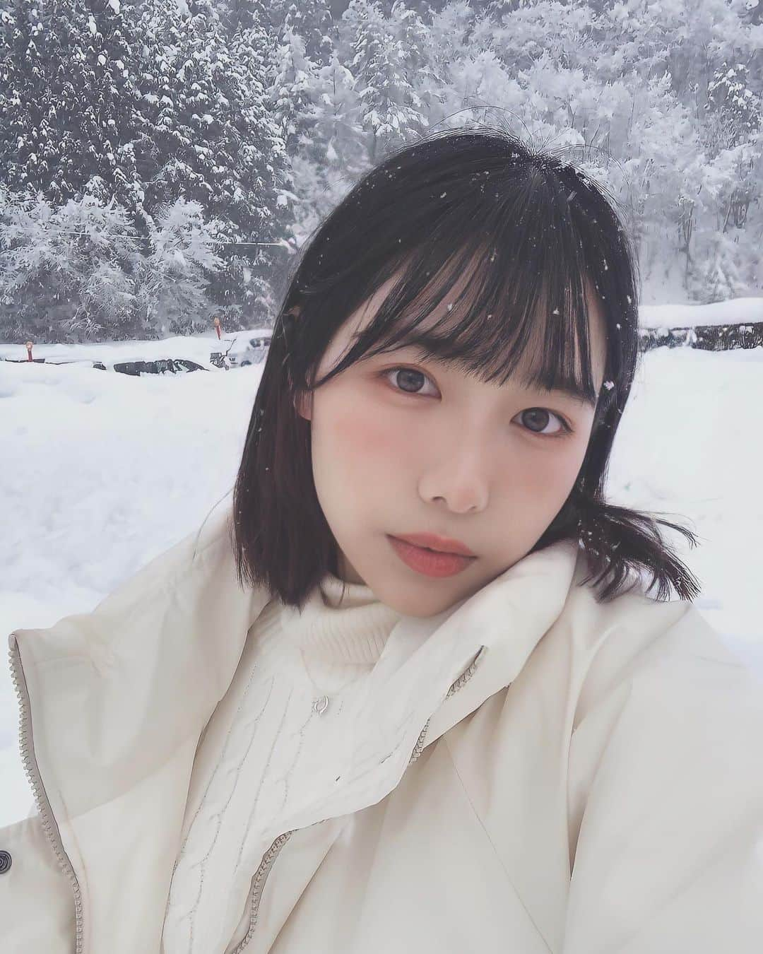 水城夢子のインスタグラム：「あけおめ😶‍🌫️ 今年は元気な姿でみんなに会えるといいな🧽」