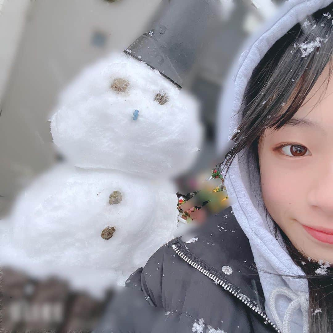 ひまひまチャンネルさんのインスタグラム写真 - (ひまひまチャンネルInstagram)「雪☃️☃️☃️☃️  ついに❕東京にも雪が❕ 雪だるまつくっちゃいました☃️  アロマも雪を楽しんでました💭   #ひまひまチャンネル  #ひまひま #東京 #雪」1月6日 16時53分 - himahima_channel