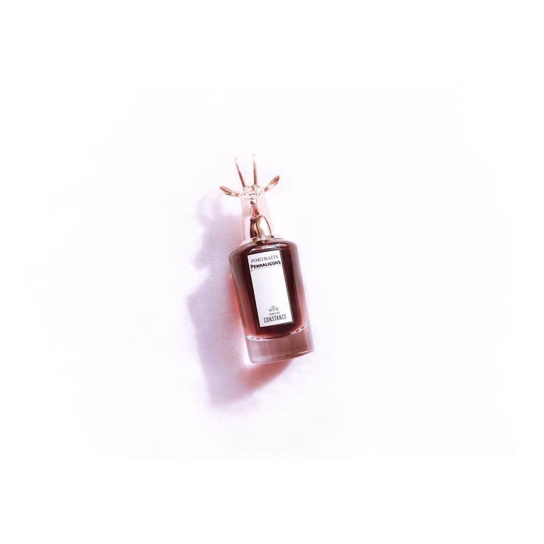 宮本笑里さんのインスタグラム写真 - (宮本笑里Instagram)「塩バターキャラメルに、タバコ。  冬はグルマン系の使用頻度高め❄️  #penhaligons  #ChangingConstance #ペンハリガンポートレート  #コンスタンス #香水好き」1月6日 16時54分 - emirimiyamoto