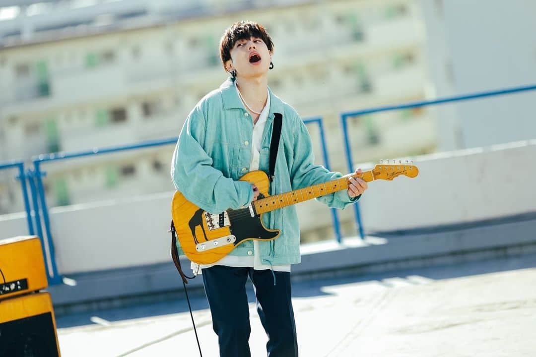 石原慎也のインスタグラム：「2022.01.06(thu) ノンフィクションMV公開しました  cast @ematanioku  @eritanitani  photo by @t_s_p_1988  stylist @shogo_tachibana  hairmake @hairmake_tomo」