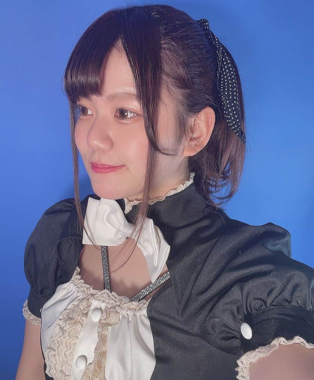 のインスタグラム：「ポトレ撮影📸 メイドにもなっちゃったりしてネ🏁🤍 ちゃっかり髪色暗くなりました🥱 ・  #メイド服  #メイド  #コスプレ  #いいね大歓迎  #girl」