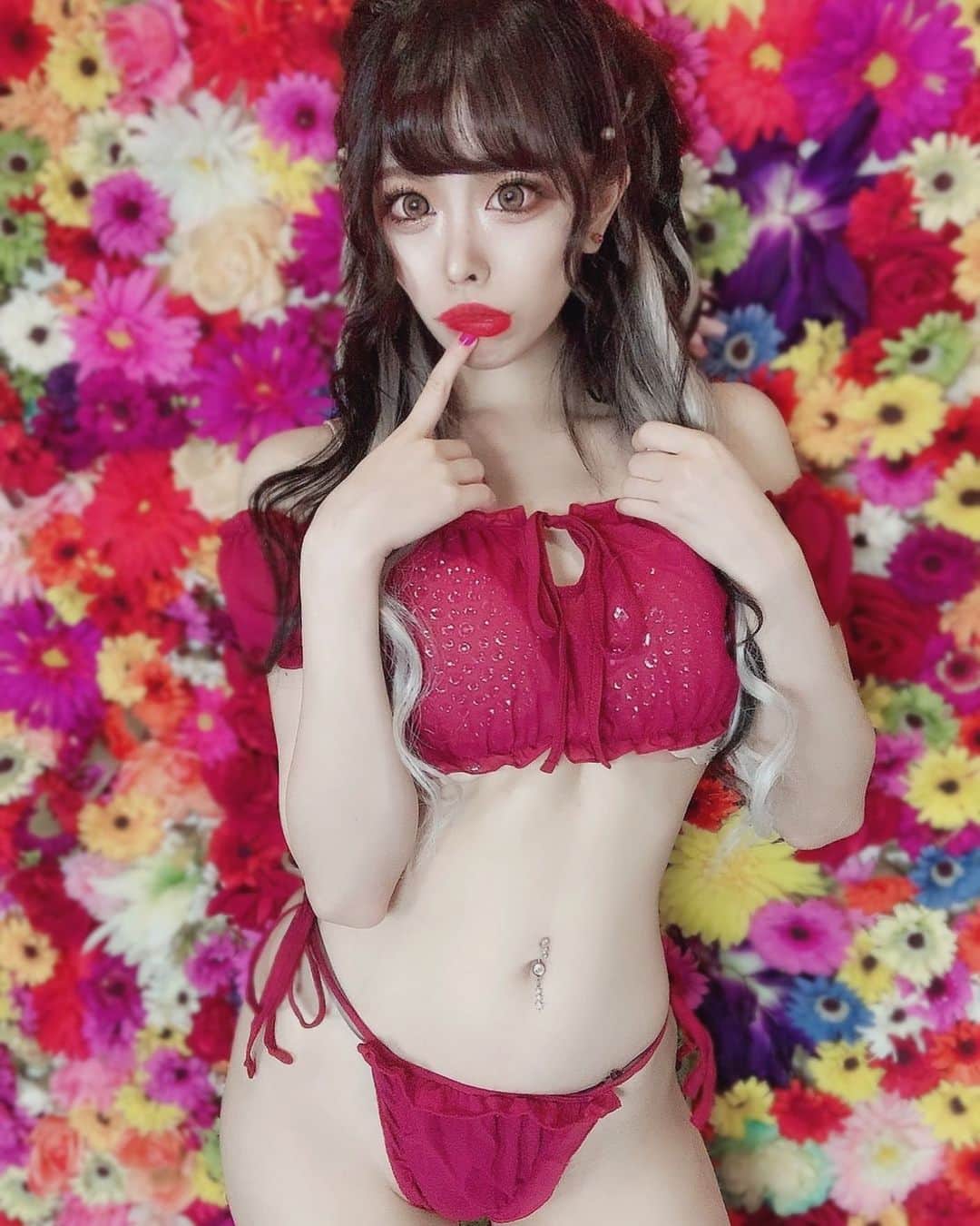 あんじゅのインスタグラム：「♡ ． とりあえず横一列は更新頑張ろうと思った (明日以降どうなるか乞うご期待) ． ．  #Burlesque #バーレスク #バーレスク東京 #大阪 #バーレスク大阪 #北新地 #六本木 #キャバクラ #ホスト #歌舞伎町 #ダンサー #bodymake #性感内衣  #桃尻天使 #ギャルメイク  #派手髪女子 #ギャル #加工厨 #ジャニヲタ #美尻 #誰かの性癖に刺され #筋トレ #撮影会 #雰囲気好きな人いいね #自撮り界隈 #1mmでもいいなと思ったらいいね #被写体  #くびれ作り  #派手髪女子  #ギャル系」