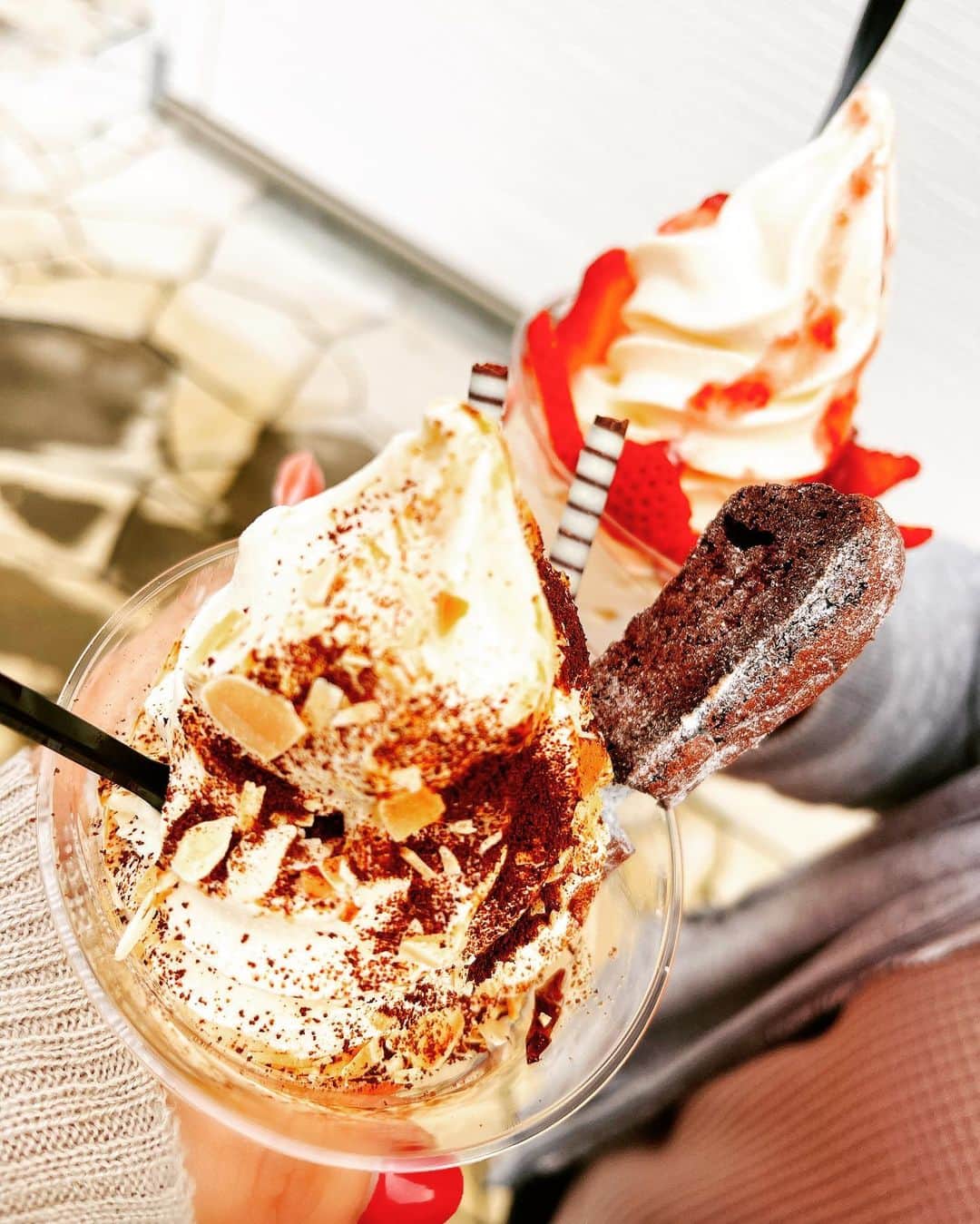 佐々木梨乃のインスタグラム：「🍓🍫🍦    #ここりっちパフェ #パフェ#アイス #いちごパフェ  #おやつの時間 #スイーツ巡り  #こっこらんど   #休憩時間 #癒し#甘いもの補給」