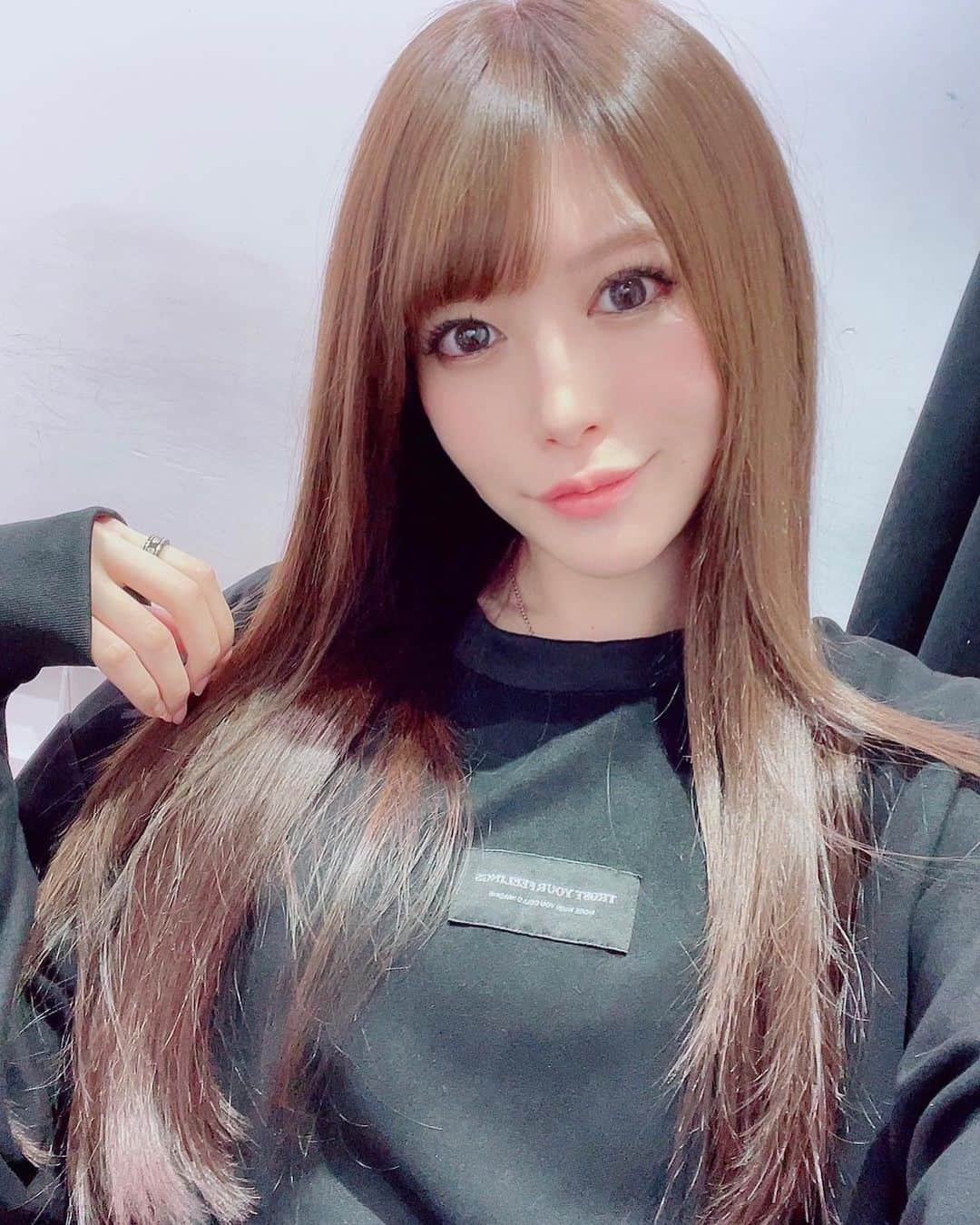 相沢みなみさんのインスタグラム写真 - (相沢みなみInstagram)「ヘアメンテ始め💇🏻‍♀️💕 サラツヤになったよー🍁 . いつもありがとう✨ L'wis : 担当 @makoto__kamijo  . now my hair come alive again!🧏🏻‍♀️ . 我的头发是更生了🤍 . #lwis #ルイス #渋谷 #美容院  . #相沢みなみ #minamiaizawa #相澤南」1月6日 18時17分 - epoint2016