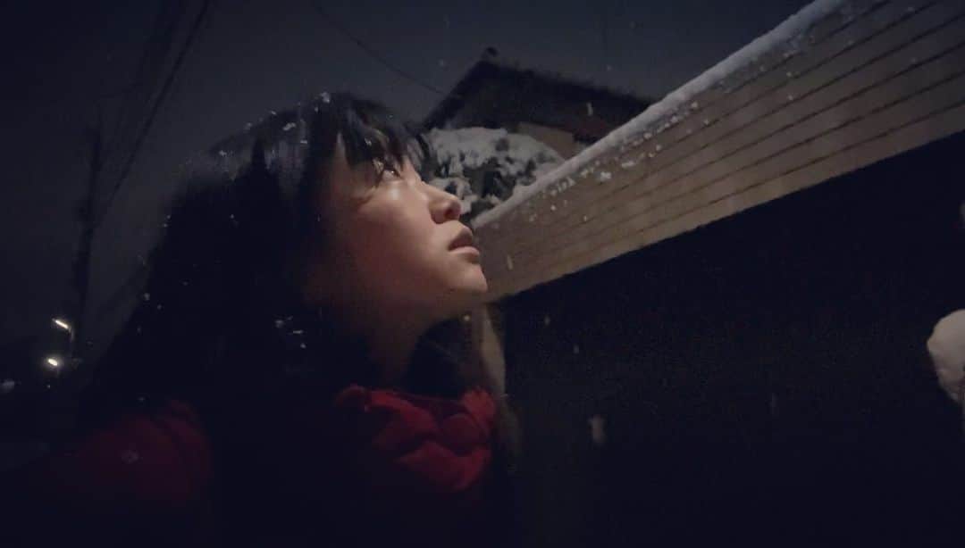 のインスタグラム：「ゆーきやこんこ  寒くはないけど つるつるすべる(´ω`)  こんだけ降ったの久々よね？  #snow #☃️ #❄️ #winter  #actress #photography  #kokonesasaki #sasakikokone  #雪 #ゆーきやこんこ #撮ってみたけど #ほぼ雪写ってない w #思ったよりも #雪が嫌じゃない #綺麗な景色 #雪景色にテンション上がる #こなーゆきーねぇ #俳優 #女優 #佐々木心音」