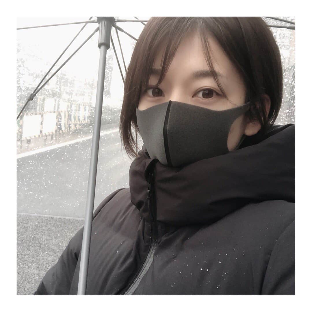 佐藤美希さんのインスタグラム写真 - (佐藤美希Instagram)「ダウンを着ないと外出られない☃️ リンパマッサージ　@akiko_y1102  で体ぽかぽかすっきりしてきました☺️ ⁡ #オフ感 #全身真っ黒コーデでした #凍える寒さ #雪にテンション上がったのも一瞬 #サウナで汗かきたいね #リンパマッサージ #今年もお世話になります #LINEBLOGには動画アップしてます💁‍♀️」1月6日 18時44分 - satomiki0626