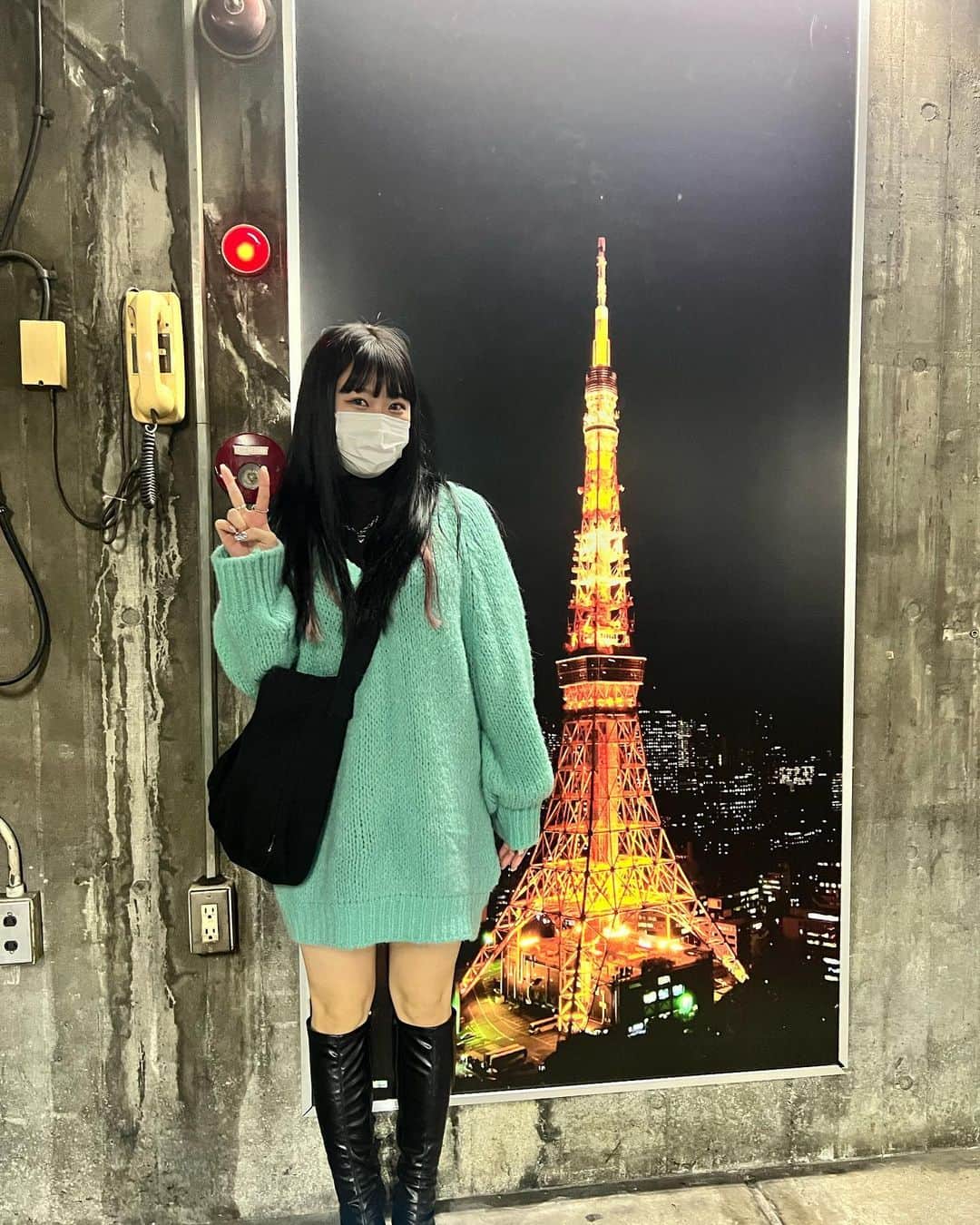 山下恵奈のインスタグラム：「しれっと今年始まってもう一週間経とうとしてて わお^ ^って思ってます^ ^ 今更だけど2022年もよろしくお願いします！🗼」