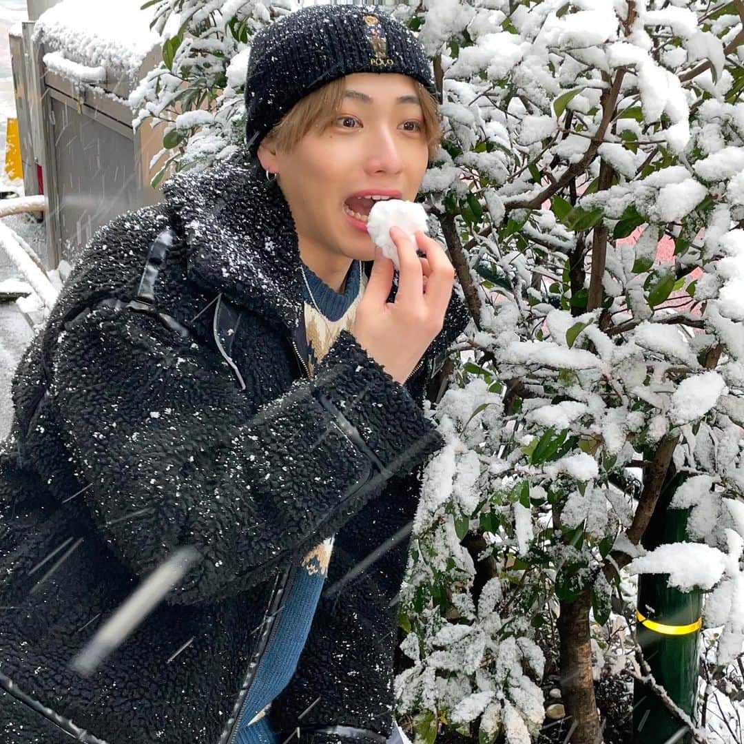 白金倫太郎さんのインスタグラム写真 - (白金倫太郎Instagram)「東京初雪‼️ テンション上がる⤴︎⤴ 積もれ積もれ〜❄⛄ ・ ・  #7min」1月6日 19時21分 - 7min__rintaro