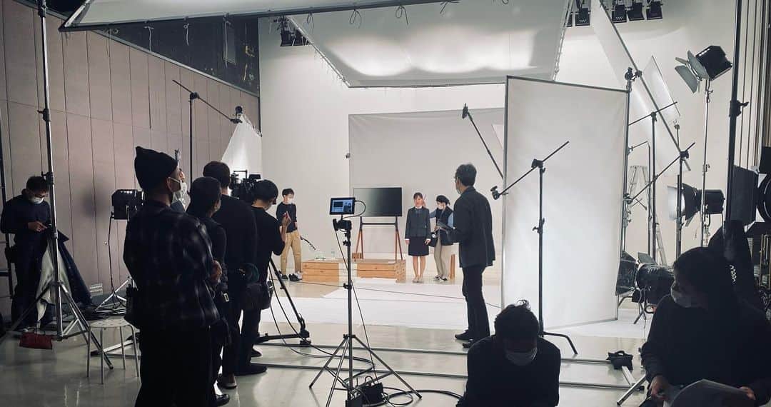 森川侑美のインスタグラム：「告知✴︎ らくおうセレモニーホール テレビCM早くも第2弾放映中です☺️  印象的な第1弾との繋がりを感じられるストーリーになっております💁🏻‍♀️📺  早くもたくさん方に見て頂けてるようで、、 嬉しさと感慨深さで胸いっぱいなお正月でした🎍 ありがとうございます🌅  皆さんは何回見られました？ 私は2回です！笑 今年もたくさんテレビ観る年にしたいと思います🤗  #TV#CM#らくおう#これくらいあなたに近い家族葬 たぶん色んな台詞バージョンがあります😄」