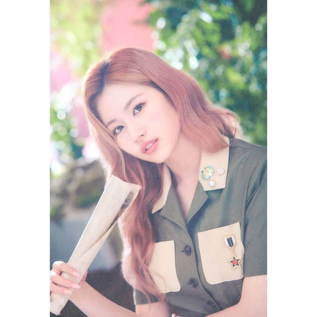 サナさんのインスタグラム写真 - (サナInstagram)「[SCAN] TWICE JAPAN SEASON’S GREETINGS 2022 "ONCE-WAY" . Cr. Njmsjmdct2 ーーーーーーーーーー Follow > @sana.twice.kr < . @twicetagram #TWICE#트와이스#ONCE#Sana#사나 #Nayeon#나연#Jeongyeon#정연#Momo#모모#Jihyo#지효#Mina#미나#Dahyun#다현#Chaeyoung#채영#Tzuyu#쯔위」1月6日 19時59分 - sana.twice.kr