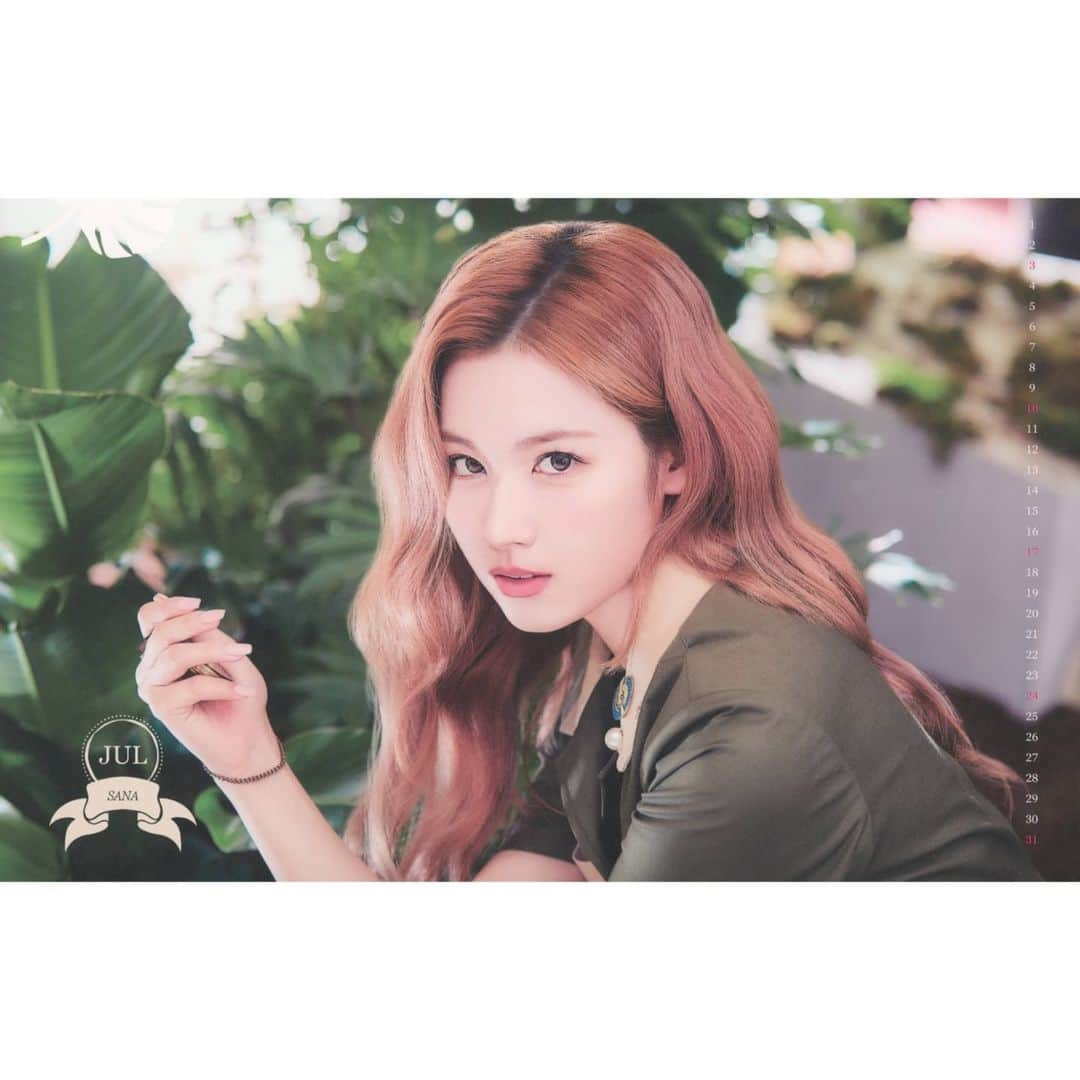 サナさんのインスタグラム写真 - (サナInstagram)「[SCAN] TWICE JAPAN SEASON’S GREETINGS 2022 "ONCE-WAY" . Cr. Njmsjmdct2 ーーーーーーーーーー Follow > @sana.twice.kr < . @twicetagram #TWICE#트와이스#ONCE#Sana#사나 #Nayeon#나연#Jeongyeon#정연#Momo#모모#Jihyo#지효#Mina#미나#Dahyun#다현#Chaeyoung#채영#Tzuyu#쯔위」1月6日 19時59分 - sana.twice.kr