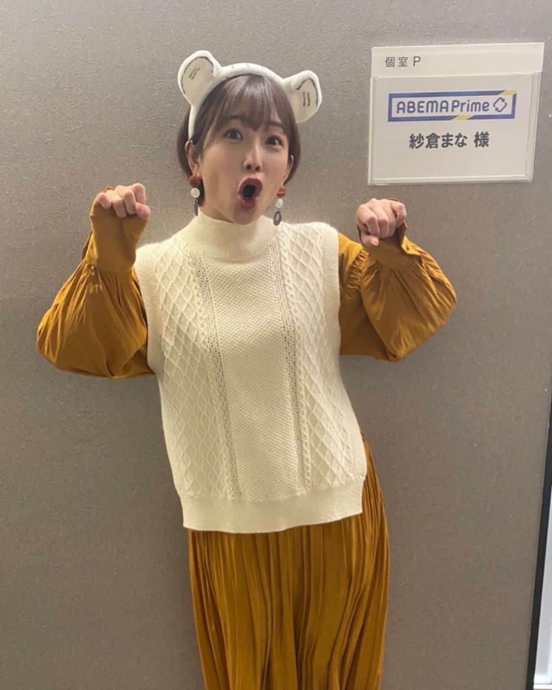 紗倉まなさんのインスタグラム写真 - (紗倉まなInstagram)「🐯🐯🐯part2 アベプラのスタッフさんお手製の耳でした。そして服もちょっと寅色でした🙋‍♀️ #アベプラ #AbemaTV #abemaprime」1月6日 20時09分 - sakuramanateee