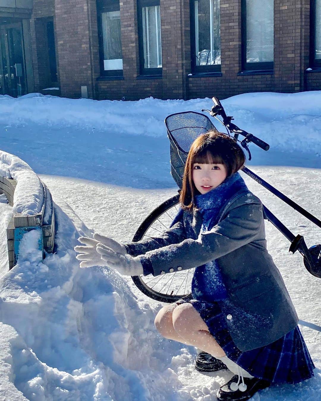 茶叶小果のインスタグラム：「❄️北海道から東京に帰ってきて、 また雪を見える。❄️」