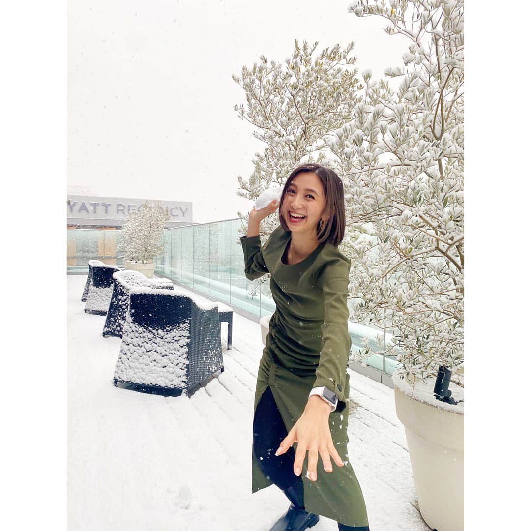 近藤夏子さんのインスタグラム写真 - (近藤夏子Instagram)「.    雪合戦しよーーー😆😆😆😆😆 　 ぶつけるぞーーー！！ の瞬間！  　 #雪合戦」1月6日 20時28分 - kondokako0804