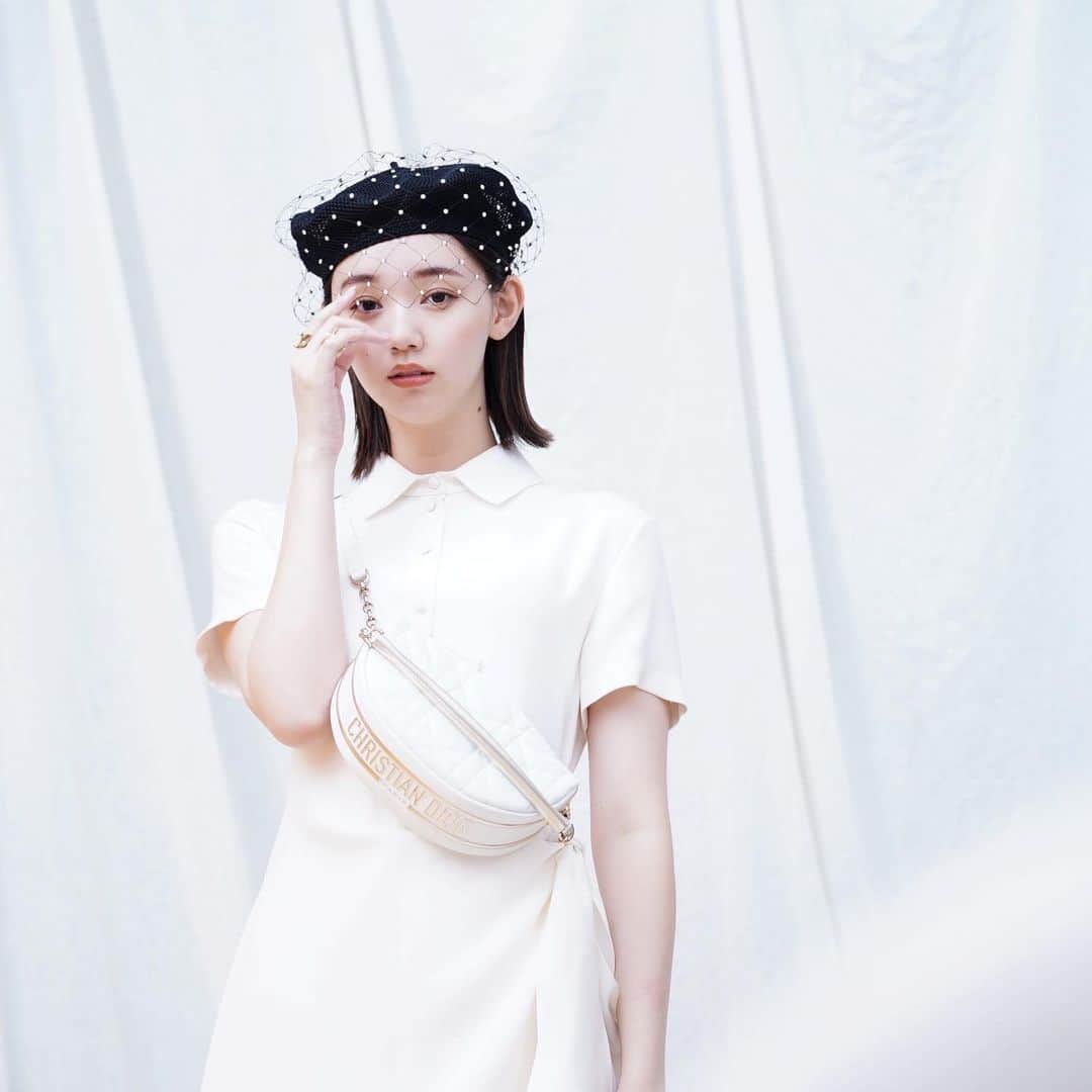 江野沢愛美さんのインスタグラム写真 - (江野沢愛美Instagram)「Diorの新しいバッグ☃️ 今日の雪のような真っ白なスタイリング❄️ @dior  #DiorVibe #Dior」1月6日 20時20分 - enosawa_manami
