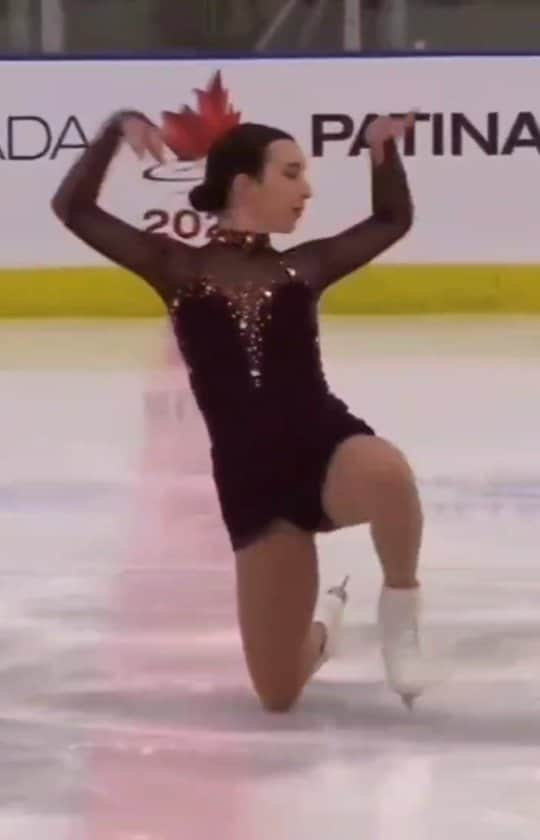 アッシャー・ヒルのインスタグラム：「Lia Piereia 🇨🇦 Canada Challenge 22' Free Program (3rd)  Making her Senior debut this weekend in Ottawa, Ms. Lia Piereia. The growth in your skating this year has been immense; from jumps and skating quality to your relationship to the music and character. Thank you for yet another wonderful season together. Wishing you great skates, LVL 4 step sequences😋, and joy as you enter the Senior National ranks🙌🏿  ⛸️@_lia.pereira 🎵 Dark Eyes 👩‍🏫@nancyelemaire 👨‍🏫@derekwschmidt 🕺🏿@asherkwacie  #choreography #choreographer #figureskating #movement #isu #maddieschizas #olympics #beijing2022 #coc #skatecanada #icedance #freeskate #dance #quads #axel #lutz #flip #olympics #skating #expression #performance #women #nextgen #yuzuruhanyu」