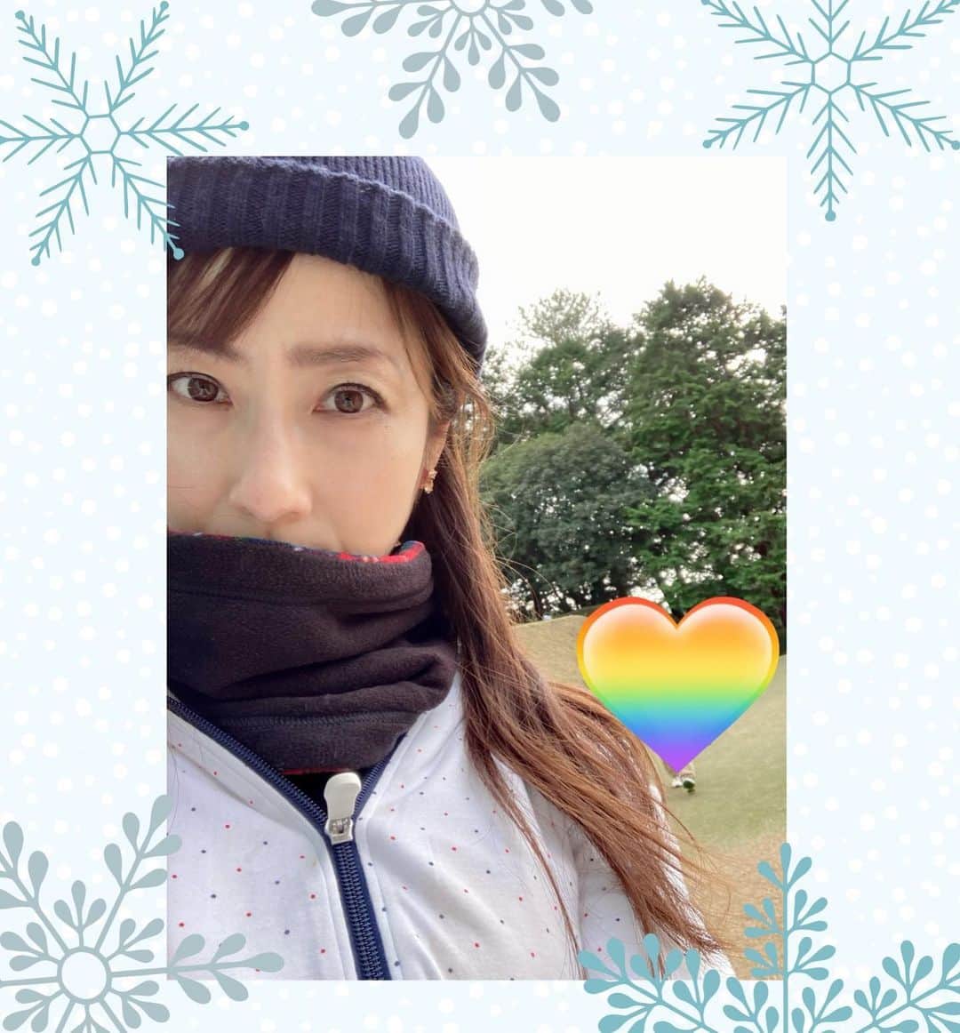 重長智子さんのインスタグラム写真 - (重長智子Instagram)「. . 今日は静岡県でも各地で雪が降りました⛄️ とにかく寒かった〜💦 . ということで、 雪に囲まれた写真に加工してみました❄️ . これは、 去年久しぶりにゴルフへ行った時の写真📸 . 産後全く練習していなかったので スコアアップする訳ありません😂 . しかし、たくさん歩いて、 おいしい空気吸って、 それだけでリフレッシュできました✨ . 子育て中はなかなか行けないけど、 また機会を作って行けたらいいな☺️ . そして、 仕事にも生かしたい！🥺✨ まだまだ成長中です！(たぶん…) . . #静岡県 #ゴルフ場 #ゴルフ女子 #ゴルフ好き #子供いると #なかなか行けない #仕方ない #アナウンサー #静岡放送 #SBSアナウンサー」1月6日 22時45分 - tomoko_shigenaga