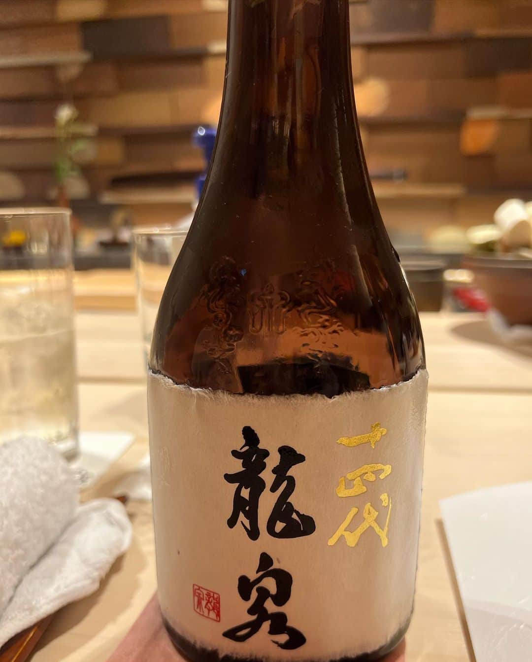 岸本加世子さんのインスタグラム写真 - (岸本加世子Instagram)「初競りで一番マグロを競り落とした銀座おのでらで、その一番マグロをご馳走になりました。口の中でふわりとトロけるマグロに高級な日本酒を堪能させて頂きました。幸せ。#銀座おのでら#一番マグロ」1月6日 23時08分 - kayokokishimoto
