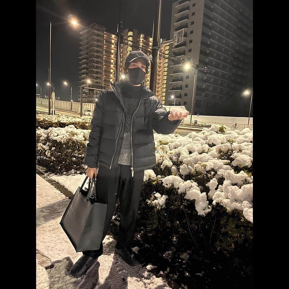 横浜流星さんのインスタグラム写真 - (横浜流星Instagram)「雪  #初雪 #寒い #風邪ひかないように @dior  @dcu_japan」1月7日 0時05分 - ryuseiyokohama_official
