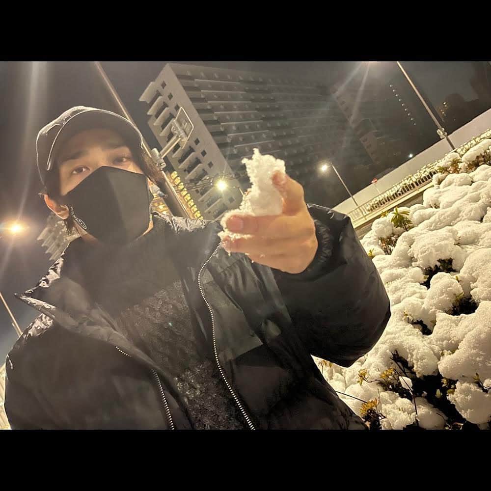横浜流星さんのインスタグラム写真 - (横浜流星Instagram)「雪  #初雪 #寒い #風邪ひかないように @dior  @dcu_japan」1月7日 0時05分 - ryuseiyokohama_official