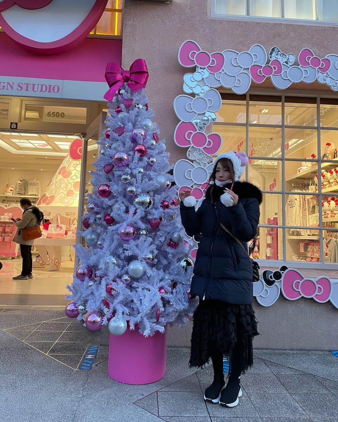 橋本梨菜さんのインスタグラム写真 - (橋本梨菜Instagram)「何年振りかのUSJ めちゃくちゃ寒い日でした⛄️  マリオはじめていけた🍄  帽子はなんでもいいから 1番暖かそうなものを選びました。  キティちゃんでした😹💗  #USJ」1月7日 0時11分 - hashimoto_rina_