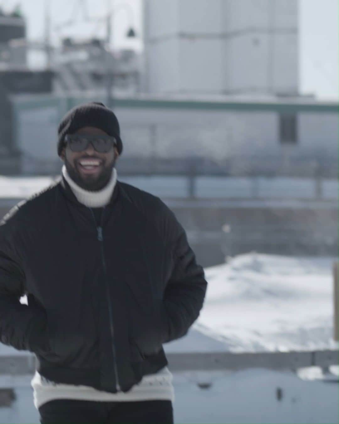 Explore Canadaのインスタグラム：「Is there a place that you feel a special connection to? A place that everytime you visit, it feels like you never left? For P.K. Subban (@subbanator) that special place is Montreal, Quebec (@montreal).  P.K.’s relationship to Montreal is so much more than the sport that first introduced him to this city. It’s the people who welcomed his arrival with an invitation to embrace Montreal’s way of life. It’s the delicious cuisine served in the lively atmospheres only found in Montreal, taking your tastebuds beyond the limits of spectacular food. The culture, the people, the community—it’s a deep connection that grows with each visit.  To embrace Montreal’s winter, full of warm people, delicious food, and the historic Old Port is to find P.K.’s Montreal: a city that will never leave you. Find out more about what makes places like Montreal so special by visiting the Canada is the Home of Winter link in our bio. ❄️  What, or where, makes your heart glow?  #ForGlowingHearts  This video was filmed in early 2020 prior to when COVID-19 restrictions were in place.  *Know before you go! Check the most up-to-date travel restrictions and border closures before planning your trip.*⁠⁠  📍: @montreal, @tourismequebec   #MtlMoments #BonjourQuebec #ExploreCanada」