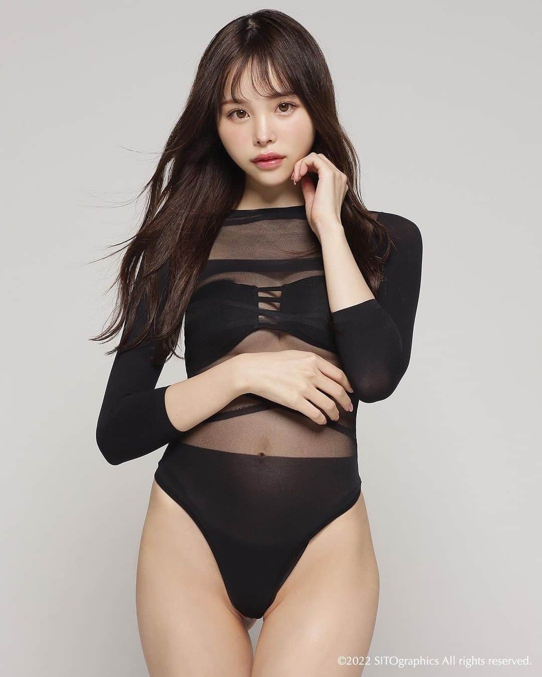 シト山口のインスタグラム：「新春シリーズ③ GDL軍団から七瀬ルナさん‼️消されてしまったので大人しめのup!  model 七瀬ルナ Runa Nanase @nanase_runa85 （グラビアタレント） お問い合わせは @gdl_ent  hair&make M.W photo @sito_yamaguchi yamaguchi  #model #make #fashion #hairmake  #photo #shoot  #モデル #美脚 #美人 #美肌 #美白 #小顔 #スタイル #ヘアメイク #メイク #ポートレート #ファッション #ビューティー #作品撮り  #写真好きな人と繋がりたい #被写体 #グラビア  #グラビアアイドル   ©︎2022 SITO graphics All rights reserved.」