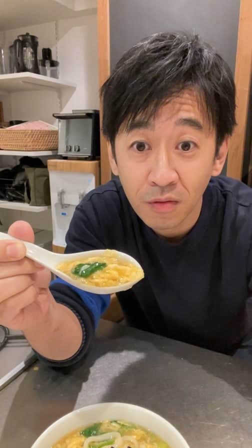 Akihiro Yoshidaのインスタグラム：「■レシピ 水　500ml いりこだし　4g みりん　大さじ2.5 薄口醤油　大さじ1強 塩　少々 水溶き片栗粉　片栗粉・みず大さじ1ずつ 卵　2個 小松菜　1束 うどん　1つ」