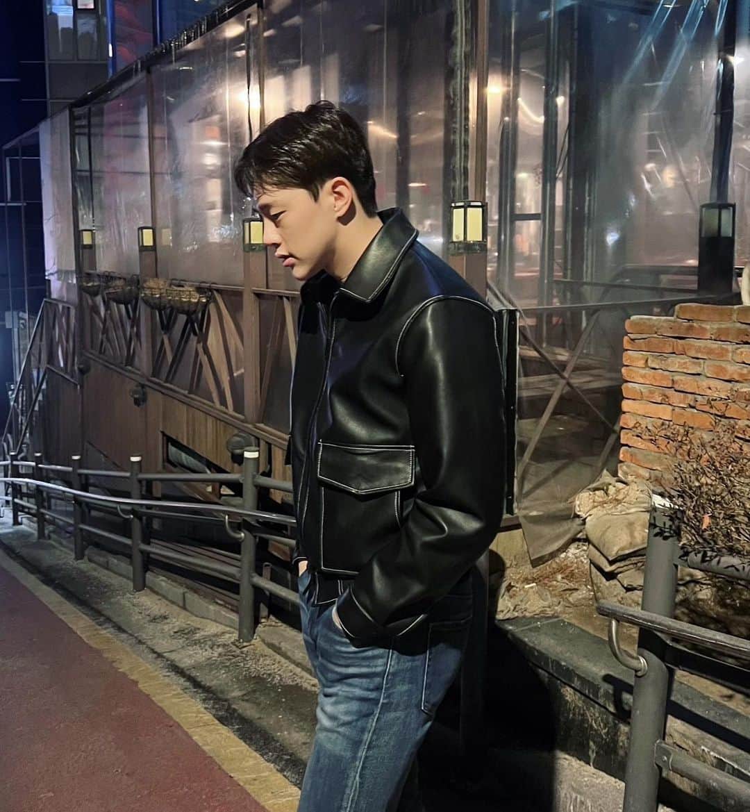 クォン・ヒョンビンのインスタグラム：「자켓 쵝오😍 #광고 #무신사_라퍼지스토어」