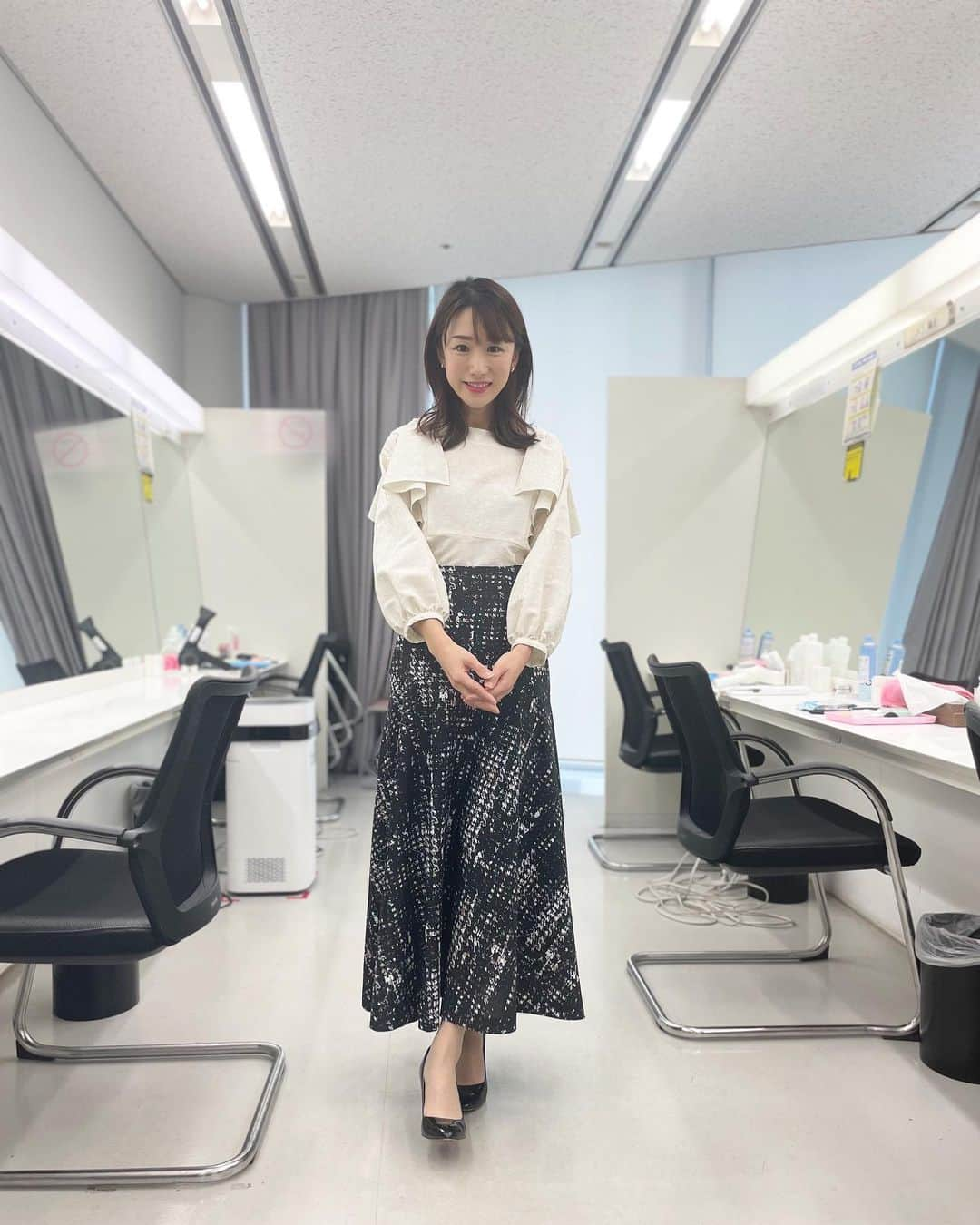 堂真理子さんのインスタグラム写真 - (堂真理子Instagram)「さ、寒いですね❄️😨乾燥もしていますし、体調にはお気を付け下さい。 本日の衣装は、  ☆ブラウス,スカート… #tonal ☆アクセサリー… #ete  でした👗スカートは、後ろのリボンが素敵でした🎀   #大下容子ワイドスクランブル #ワイドスクランブル #ニュース #テレビ朝日 #堂真理子 #アナウンサー #アナウンサー衣装 #番組衣装」1月21日 17時09分 - mariko_do