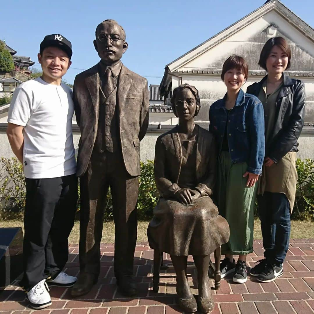 村田千鶴さんのインスタグラム写真 - (村田千鶴Instagram)「広島県竹原市のおもいで投稿  #広島県 #広島県竹原市 #竹原町並み保存地区 #竹鶴酒造 #マッサン #マッサンごっこ #観光 #広島観光  #パンフレットぽい #パンフレットにありそう   #思い出投稿 #思い出投稿シリーズ #想い出投稿 #想い出投稿シリーズ #おもいで投稿  #このみ #村田千鶴 #おぎたともこ #広島 #広島芸人   Special Thanks #サイダーコーラ #植田しんご」1月21日 17時25分 - muratachizuru