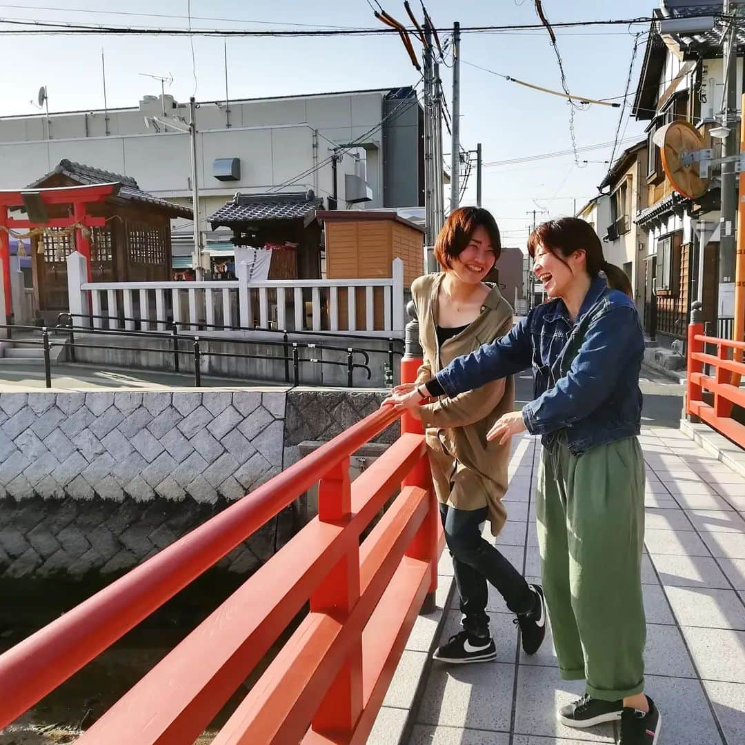 村田千鶴のインスタグラム：「広島県竹原市のおもいで投稿  #広島県 #広島県竹原市 #竹原町並み保存地区 #竹鶴酒造 #マッサン #マッサンごっこ #観光 #広島観光  #パンフレットぽい #パンフレットにありそう   #思い出投稿 #思い出投稿シリーズ #想い出投稿 #想い出投稿シリーズ #おもいで投稿  #このみ #村田千鶴 #おぎたともこ #広島 #広島芸人   Special Thanks #サイダーコーラ #植田しんご」