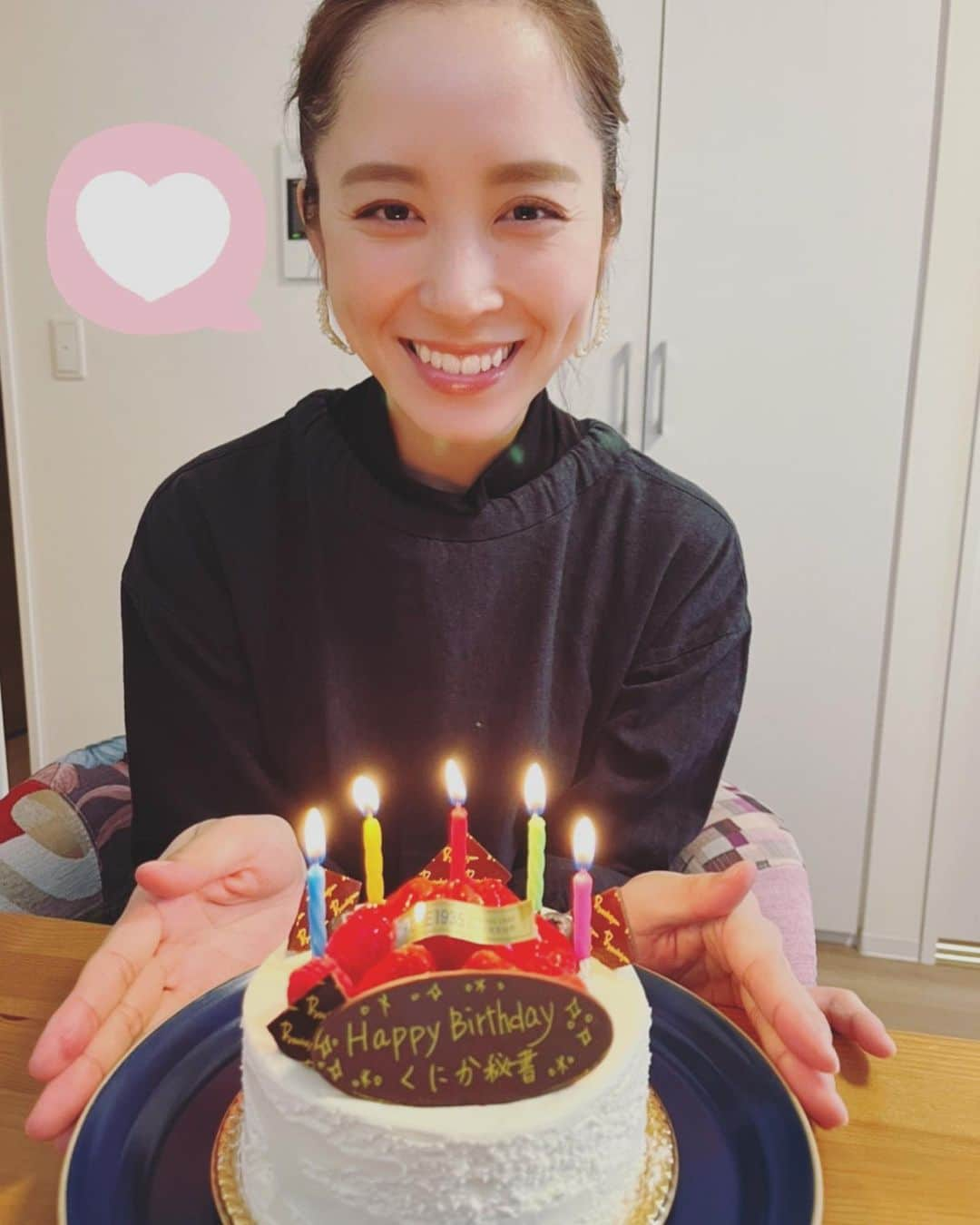 武田訓佳さんのインスタグラム写真 - (武田訓佳Instagram)「🎂 ・ また1年、健康に過ごすことができました🤍 お誕生日って何歳になっても嬉しいものなんですね☺️ ・ ・ 1.17 子どもの頃から、 自分のお祝い事だけではない、 命の大切さについて あらためて考える日でもあります。 ・ 自分に命があって 健康に過ごせていて 家族や大切な人たちが目の前にいる。 それはすべて 当たり前のものではなくて いつ崩れるものかも分からない 脆くて儚くて ありがたいものなのだと 年々、日々、思い知らされています。 ・ ・ また1年、健康に笑って過ごせますように。 ・ たくさんのお祝いのメッセージやプレゼント ありがとうございました🥰 大切に、大切に読ませていただいています…🤍 すべてに感謝🫂💕 ・ ・ ・ #Lv33 #mybday #感謝 #幸 #❤️」1月21日 17時39分 - kunika0117