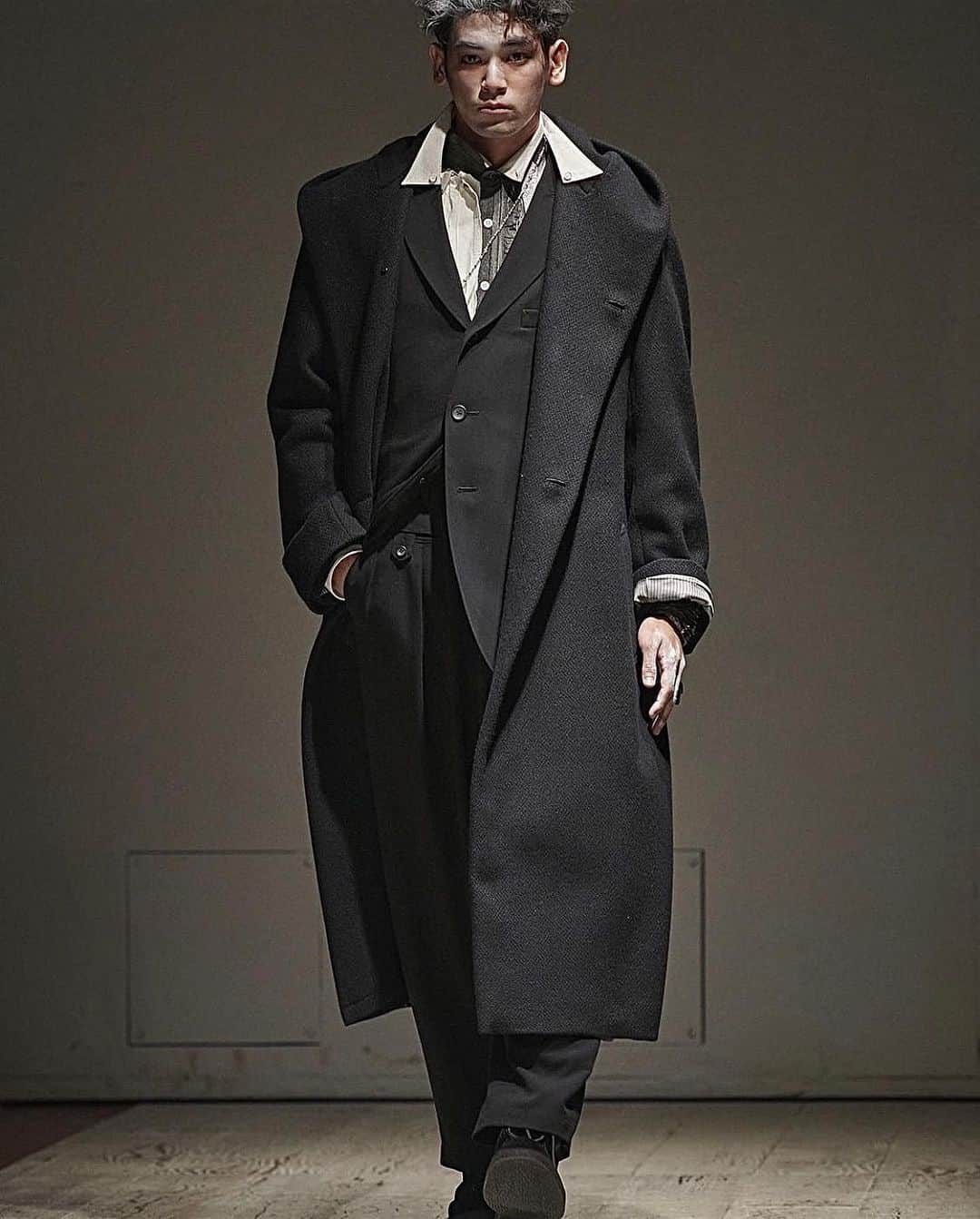 UTAさんのインスタグラム写真 - (UTAInstagram)「Yohji Yamamoto   Pour Homme AW 22-23 Show  Paris Fashion Week  A true honor to walk this runway」1月21日 17時53分 - utauuu