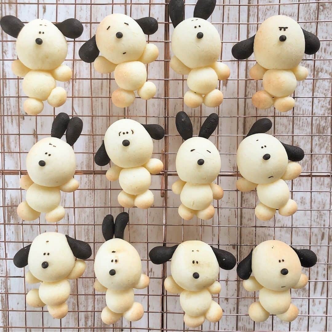 R i R y (リリー)さんのインスタグラム写真 - (R i R y (リリー)Instagram)「『スヌーピーおうちカフェ特集🥣🍪』　　  クッキーからマカロンまで！ いろんなスヌーピーの手作りお菓子をまとめてみました🤍 おうち時間にぜひ作ってみてください👩‍🍳  ✴︎---------------✴︎---------------✴︎� � ▶▶Instagram・Twitter・TikTokで掲載する写真を募集中📸� カワイイ写真が撮れたら、@velle.jp をタグ付けするか、ハッシュタグ #velle_jp をつけて投稿してみてね♪� � velle編集部と一緒にカワイイで溢れるvelleを創っていこう😚🤍  ✴︎---------------✴︎---------------✴︎� #クッキー #おうち時間 #バレンタインレシピ #クッキングラム #顔クッキー #キャラクタークッキー #スヌーピー #スヌーピークッキー #お菓子作り #おうちカフェ #手作りクッキー #手作りお菓子 #クッキー作り #簡単お菓子 #バレンタイン #バレンタイン作り #義理チョコ #バレンタインデー #クッキーレシピ #お菓子づくり #おうち時間 #韓国風カフェ #無印良品 #バレンタイン手作り #バレンタインラッピング #手作りバレンタイン #アイシングクッキー #カフェ部 #お菓子作り」1月21日 18時00分 - velle.jp