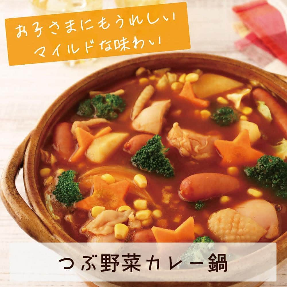 デルモンテ３６５プロジェクトのインスタグラム：「1/22はカレーの日！つぶ野菜でつくるマイルドなカレー鍋✨  明日、1/22はカレーの日！ そこで本日は デルモンテ つぶ野菜 すりおろしりんごmix でつくるカレー鍋をご紹介します。  つぶ野菜のベースはすりおろしたにんじんとりんご🥕🍎 だから、カレーとの相性抜群♪ りんごと野菜のやさしい甘さが溶け込んだマイルド風味に仕上がるんです。 今週末も冷え込みが続くようなので、あったかいカレー鍋で試していただけたら嬉しいです♪  【つぶ野菜カレー鍋】 ≪材料（3～4人分）≫ 鶏もも肉…1枚 キャベツ…1/4個 じゃがいも（中）…1個 にんじん…1/3本 玉ねぎ…1/4個 ブロッコリー…1/2個 ウインナソーセージ  …4本 カレールウ…2かけ ホールコーン(缶)…大さじ2 （A)デルモンテ つぶ野菜 すりおろしりんごmix…400ml （A)キッコーマン 濃いだし本つゆ…100ml （A)水…300ml  ≪つくり方≫ ①鶏もも肉、キャベツはひと口大に切る。じゃがいもは１ｃｍ厚さの半月切りにする。にんじんは５ｍｍ厚さに切り、星型で抜く。玉ねぎは２ｃｍ幅のくし切りにする。ブロッコリーは小房に分けさっとゆでる。 ②じゃがいもとにんじんはそれぞれ耐熱容器に入れラップをかけ、電子レンジ（６００Ｗ）で２分程やわらかくなるまで加熱する。  ③鍋に（Ａ）を入れ中火にかけ、煮立ったらカレールウを加えて溶かす。にんじん、ブロッコリー、コーン以外の具材を入れて煮込み、火が通ったらにんじんとブロッコリーとコーンをちらす。  ＼2/28までデルモンテのホットマトキャンペーンを実施中！／ アンケートに回答＆ホットマトメニューの写真の登録をしてくださった方に、 抽選で”商品詰め合わせ”セットをプレゼントいたします🎁 さらに、SNSへの写真投稿で”デルモンテトマトマグ”が当たるチャンスも😊 詳しくはハイライトをご覧ください✨  #デルモンテ #キッコーマン #おうちごはん #おうちカフェ #夕食 #夜ごはん #献立 #簡単レシピ #野菜ジュース #つぶ野菜 #野菜ジュースレシピ #アレンジレシピ　#鍋　#鍋レシピ #カレー鍋 #カレーレシピ #カレー鍋レシピ　#カレースタグラム #鶏もも肉　#鶏もも肉レシピ #とりもも肉 #寒い日のご飯 #ご飯が進む #あったかいご飯 #キャンペーン #ホットマト #プレゼント」