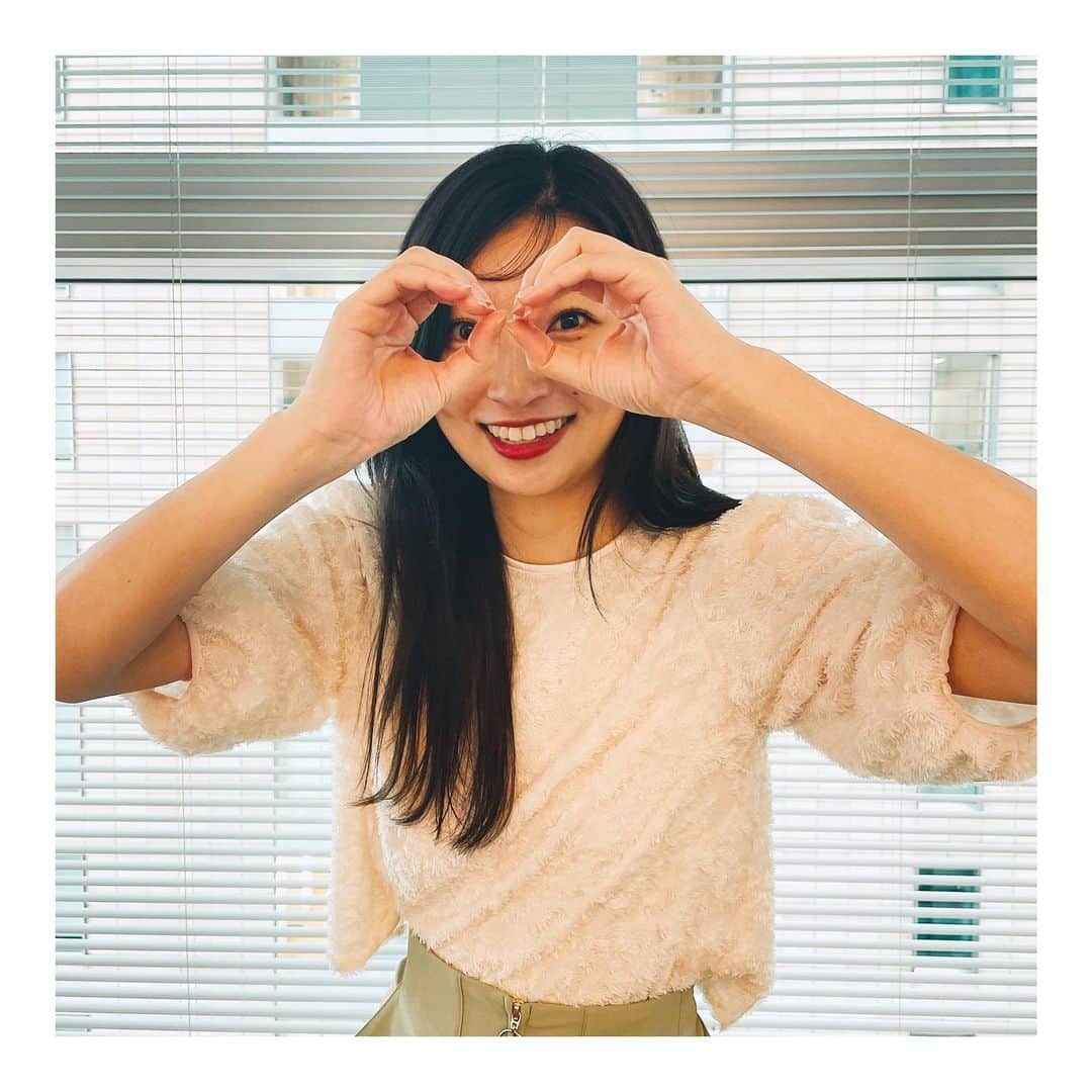 忽滑谷こころのインスタグラム：「. はたぴーねえさんと、 畑下さんが撮ってくれたいい写真 と、その3秒前の「撮ってる！？」な写真 . #zip #はたぴー #撮られてるってわかった瞬間に脚キメる」