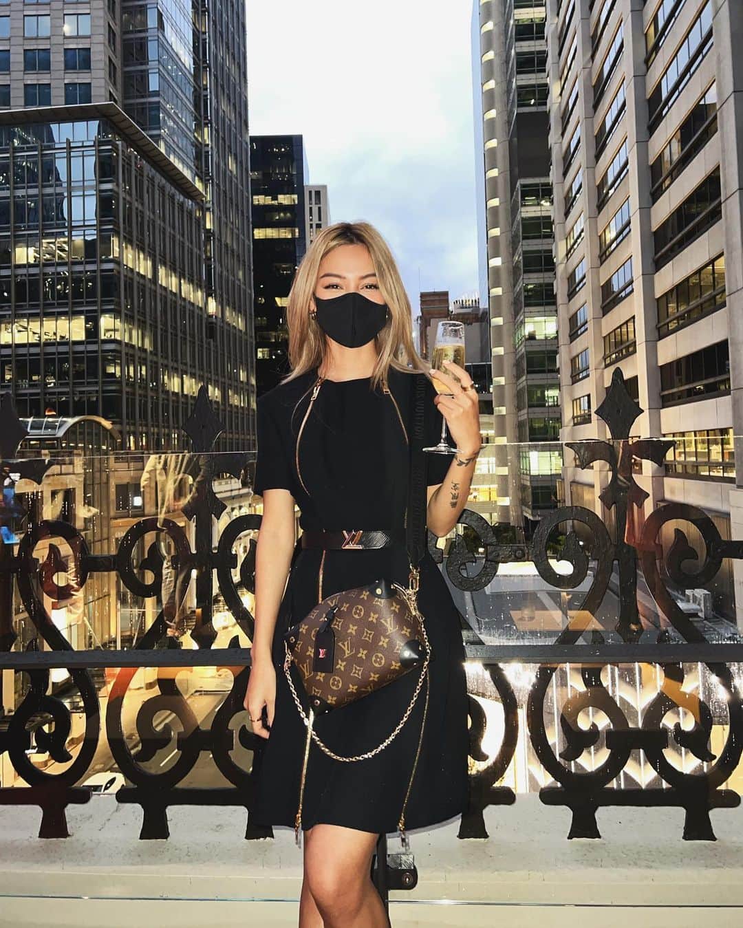リリーマイマックのインスタグラム：「For @louisvuitton FW22 mens show tonight 🥂」
