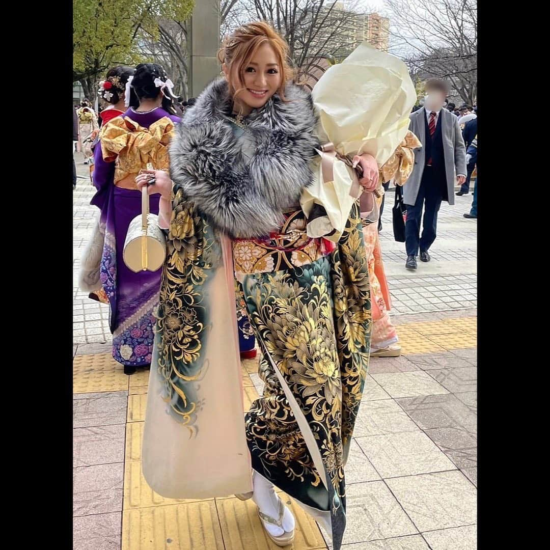 egg公式さんのインスタグラム写真 - (egg公式Instagram)「祝❤️成人  まだ公開してなかった なぎ&きぃりぷの振袖姿を公開☺️💗  成人式密着第3段🎥✨は 今日のeggちゃんねるで見れるよー‼️  最後のきぃりぷの後ろ姿必見です🐅💙  #egg #エッグ #ギャル #ぎゃう #ギャルしか勝たん #ギャルが一番かわいい #振袖 #成人式 #成人の日 #振袖ヘア #振袖ネイル #GAL」1月21日 20時03分 - new_eggofficial