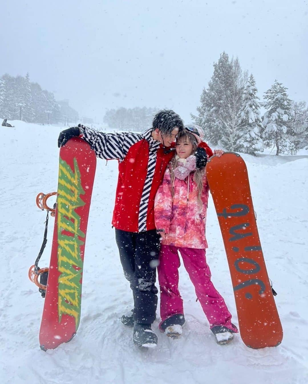 松田聖菜さんのインスタグラム写真 - (松田聖菜Instagram)「スノボーツアショット☃️❤️  ひゅに教えてもらったんだけど、優しく教えてくれるのかなーと思ったら意外とスパルタ系でした... むしろ若干怒られながら教わりました( ・∇・)  内心ビクビクしてました(小声) なんでこんなスノボーで情熱的になってんだろうって思ってました...(うそ)  またすぐ行きたいなあ💓💓💓 　  #eggカップル　#ひゅうせな」1月21日 19時55分 - seinaaa_0318