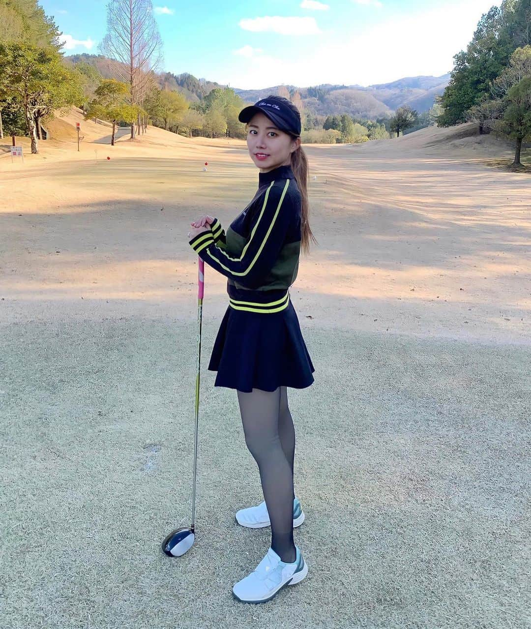 とくさきさんのインスタグラム写真 - (とくさきInstagram)「全身 @junandrope コーデだった日⛳️💛🖤 . 裏起毛タイツのお陰でめちゃくちゃ暖かかったよ💕 . 明日はゴルフです⛳️😍 . それでは皆様素敵な週末を〜✨ .  #ゴルフ#ゴルフ女子#golf#golfgirl#golfswing#ゴルフスイング#sports#スポーツ#スポーツ女子#골프#골프여자#尔夫球#高尔夫#ゴルフウェア#golfwear」1月21日 20時11分 - tokusaki_golf