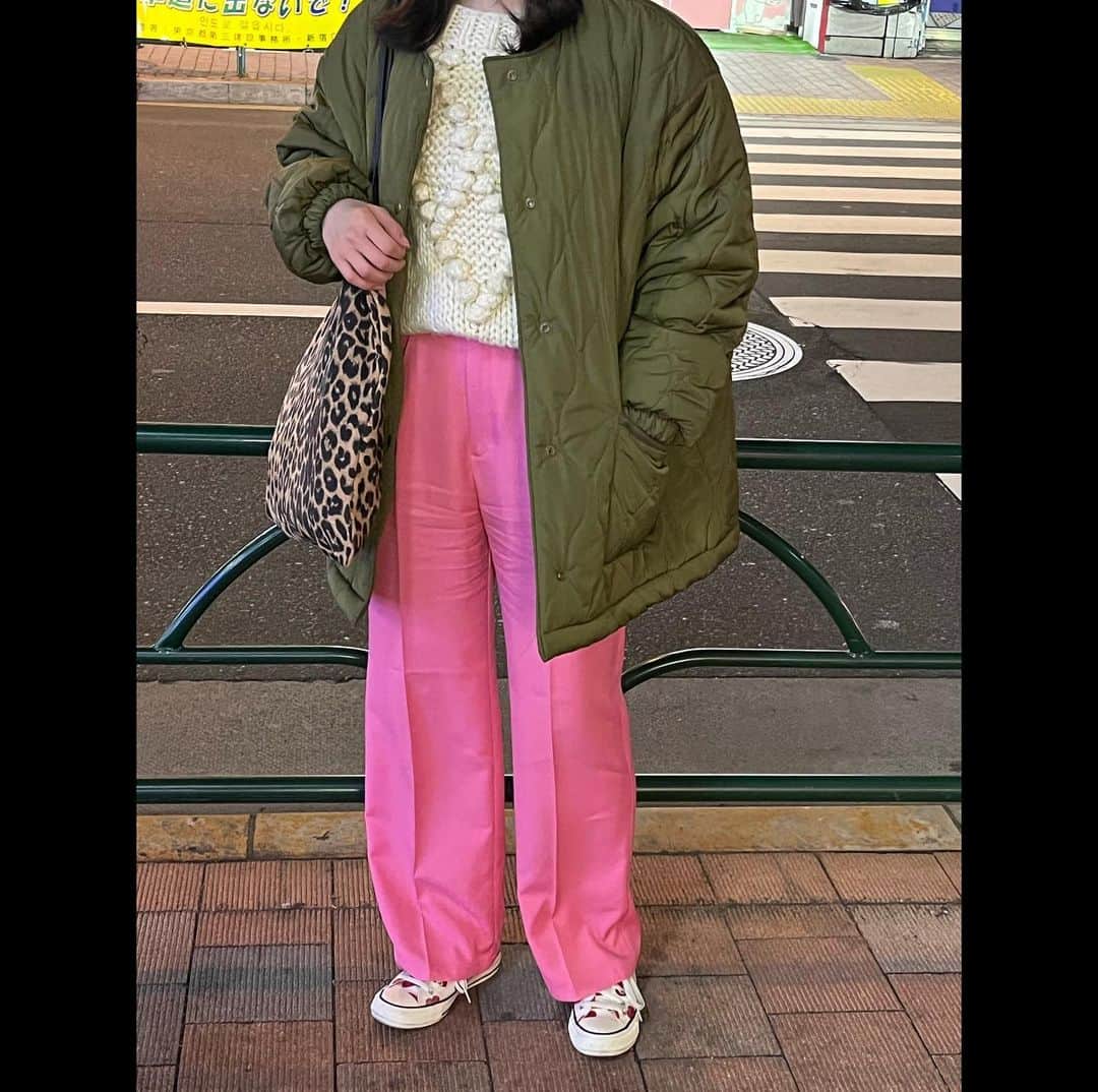 砂糖華さんのインスタグラム写真 - (砂糖華Instagram)「｜color code👖💞｜   最近ピンクの服にハマってる👼🏻 パンツは @gu_for_all_ さんのだよ！   このパンツハイウエストで足が長く見えるよ➰🤍 ニットと合わせて着たのか最強に可愛かった🥰     #gu_for_all_ #gupr #ハイウエストパンツ #カラーパンツ #ハイウエストカラーストレートスラックス」1月21日 20時16分 - __162cm_